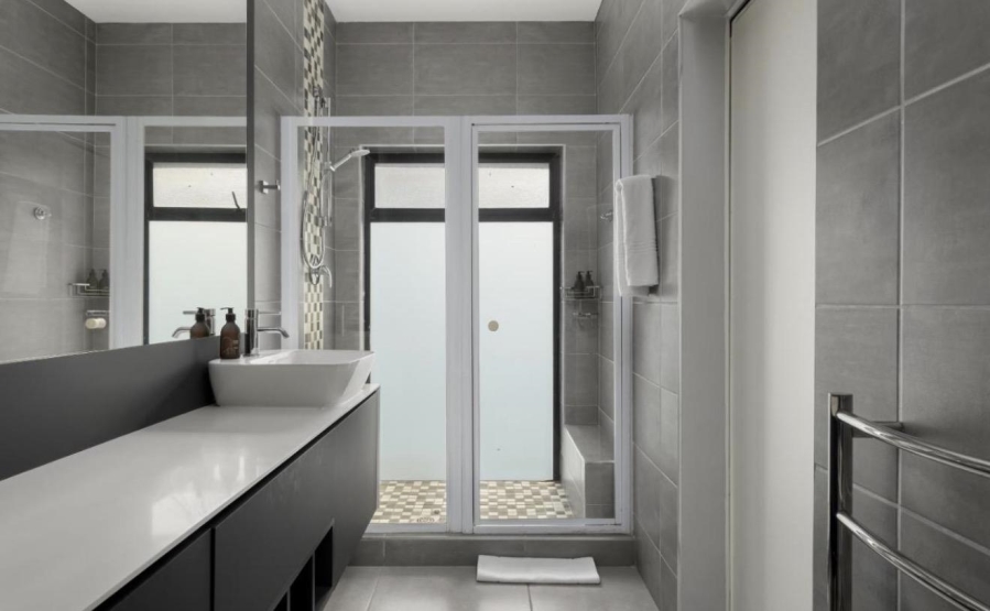 2 Bedroom Property for Sale in Sea Point Western Cape